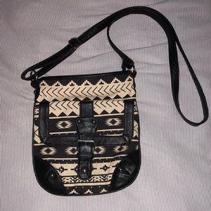 ❌SOLD❌ Over the shoulder aztec purse